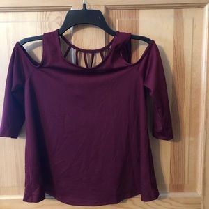 Maroon open shoulder misses top S